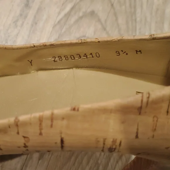 Stuart Weitzman Logo Plainfield Natural Cork Peep Toe Platform Pump - Picture 8 of 9